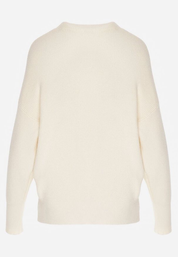 Born2be - Jasnobeżowy Sweter z Domieszką Kaszmiru z Dekoltem w Serek Feralaine. Okazja: na co dzień, na spotkanie biznesowe. Typ kołnierza: dekolt w serek. Kolor: beżowy. Materiał: kaszmir. Styl: klasyczny, casual, biznesowy, elegancki