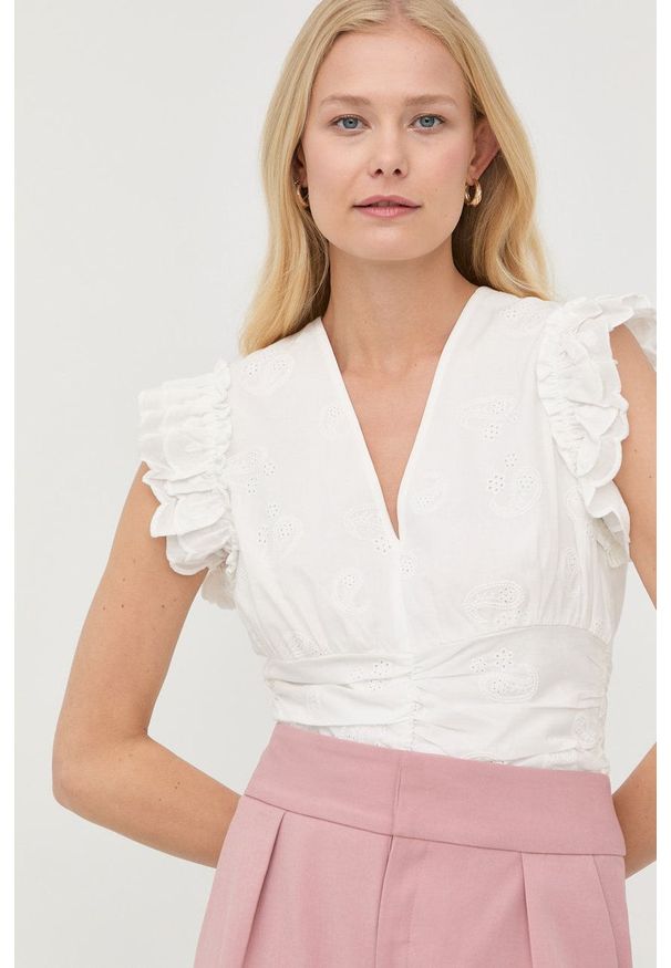 Bruuns Bazaar bluzka bawełniana damska kolor biały gładka. Okazja: na co dzień. Kolor: biały. Materiał: bawełna. Długość rękawa: na ramiączkach. Długość: krótkie. Wzór: gładki. Styl: casual