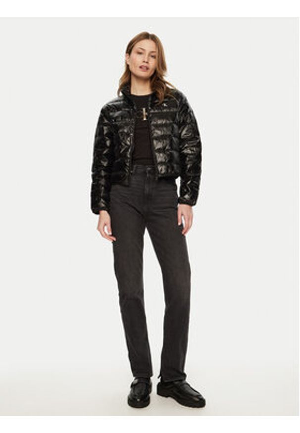 Calvin Klein Jeans Kurtka puchowa J20J224698 Czarny Regular Fit. Kolor: czarny. Materiał: syntetyk