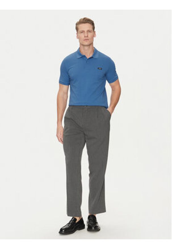 Calvin Klein Polo K10K111196 Niebieski Slim Fit. Typ kołnierza: polo. Kolor: niebieski. Materiał: bawełna