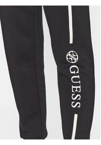 Guess Spodnie dresowe V3BB03 K9Z21 Czarny Regular Fit. Kolor: czarny. Materiał: bawełna, syntetyk #3
