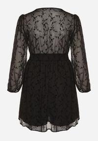 Born2be - Czarna Rozkloszowana Sukienka z Siateczki z Kwiatowym Wzorem Vidnessa. Okazja: na co dzień. Typ kołnierza: dekolt w kształcie V. Kolekcja: plus size. Kolor: czarny. Materiał: poliester. Wzór: kwiaty. Typ sukienki: dla puszystych. Styl: casual, klasyczny #7