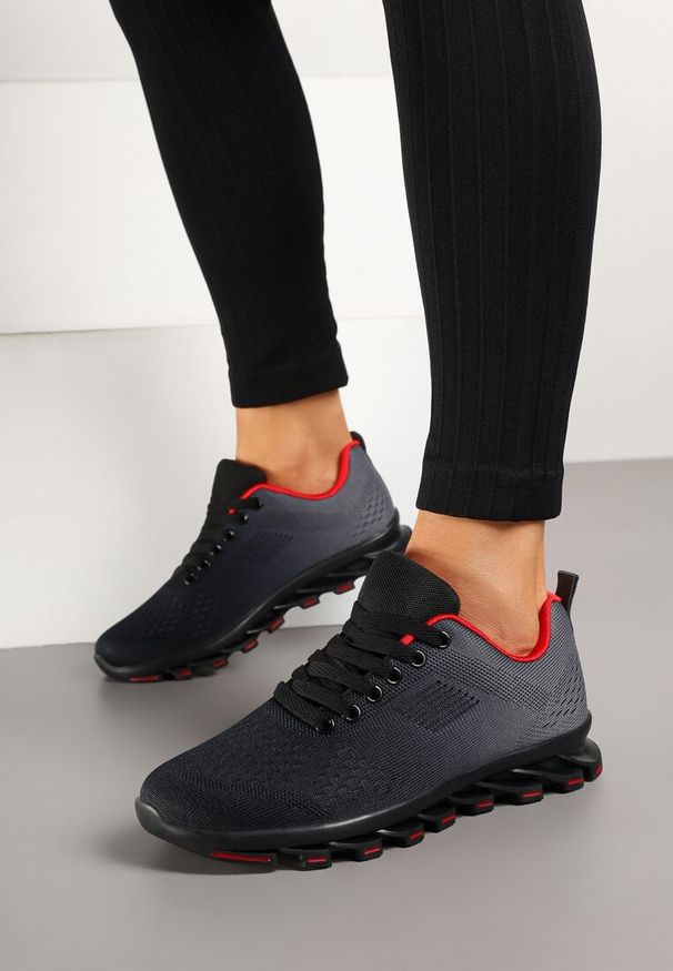 Born2be - Czarno-Szare Buty Sportowe Sneakersy Ozdobione Cieniowaniem Hanetdane. Okazja: na co dzień. Kolor: czarny. Materiał: jeans. Wzór: aplikacja. Obcas: na płaskiej podeszwie
