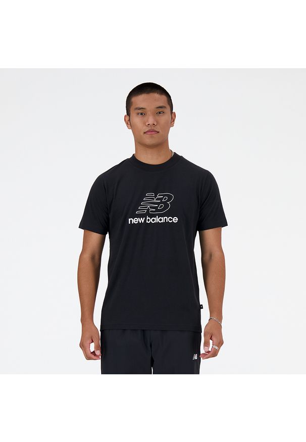Koszulka męska New Balance MT41906BK – czarna. Kolor: czarny. Materiał: bawełna, dresówka. Długość rękawa: krótki rękaw. Długość: krótkie. Wzór: napisy