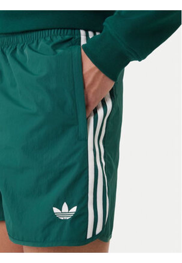 Adidas - adidas Szorty sportowe Sprinter KE3569 Zielony Regular Fit. Kolor: zielony. Materiał: syntetyk. Styl: sportowy