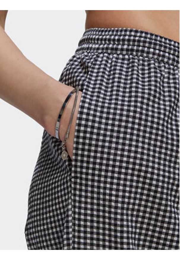 Adidas - adidas Spodnie materiałowe Gingham HB9456 Czarny Loose Fit. Kolor: czarny. Materiał: materiał, bawełna