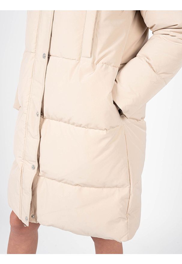 Silvian Heach Kurtka "Down Jacket" | PGA22446PI | Kobieta | Beżowy. Okazja: na co dzień. Typ kołnierza: kaptur. Kolor: beżowy. Materiał: poliester. Styl: casual