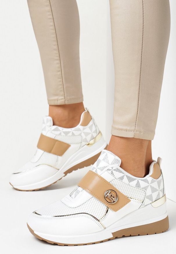 Born2be - Biało-Beżowe Sneakersy na Niskim Koturnie Na Rzep Lorinit. Nosek buta: okrągły. Zapięcie: rzepy. Kolor: biały. Szerokość cholewki: normalna. Wzór: aplikacja. Obcas: na koturnie