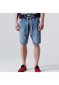 Cropp - Jeansowe szorty jogger - Niebieski. Kolor: niebieski. Materiał: jeans #1