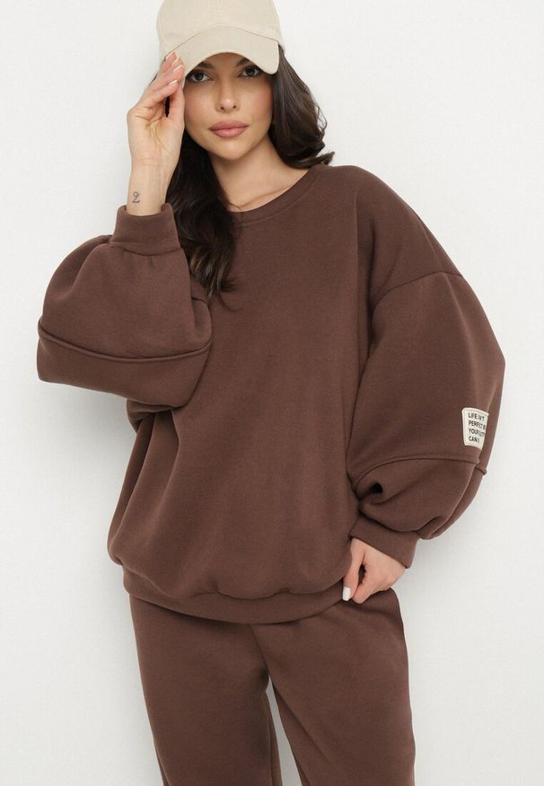 Born2be - Brązowy Komplet Dresowy Bluza i Joggery Podszyte Polarem Zibea. Kolor: brązowy. Materiał: polar, dresówka