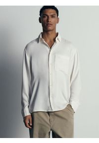 Reserved - Koszula comfort fit z lyocellem - złamana biel. Materiał: tkanina