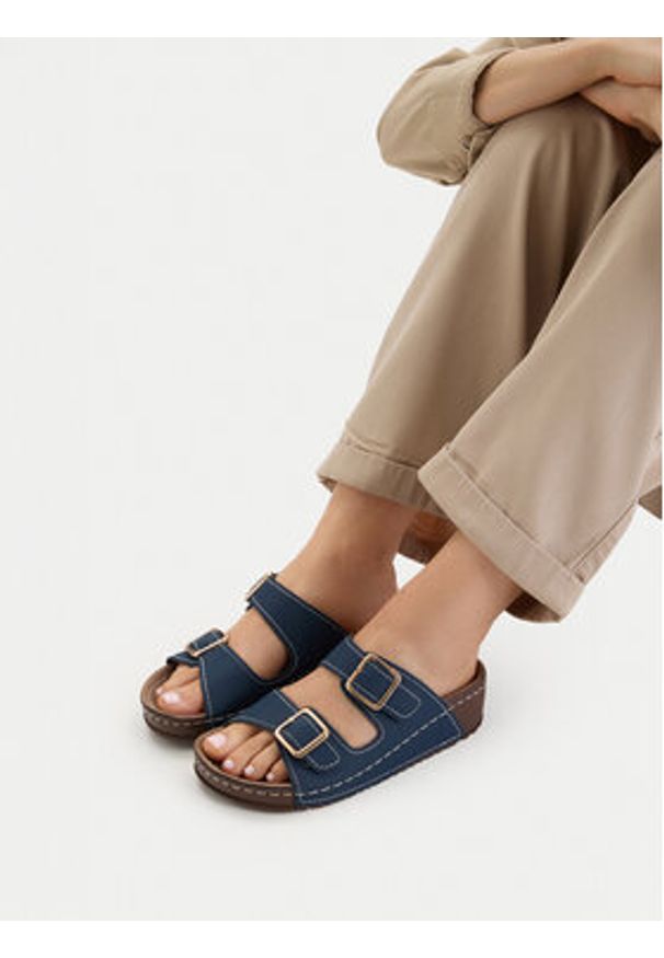 Go Soft Klapki CEO-W21202 Granatowy. Kolor: niebieski. Materiał: skóra