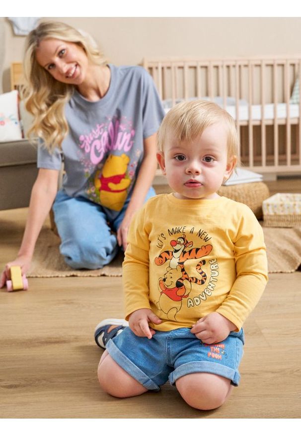 Sinsay - Jeansowe szorty Winnie the Pooh - indigo jeans. Materiał: jeans