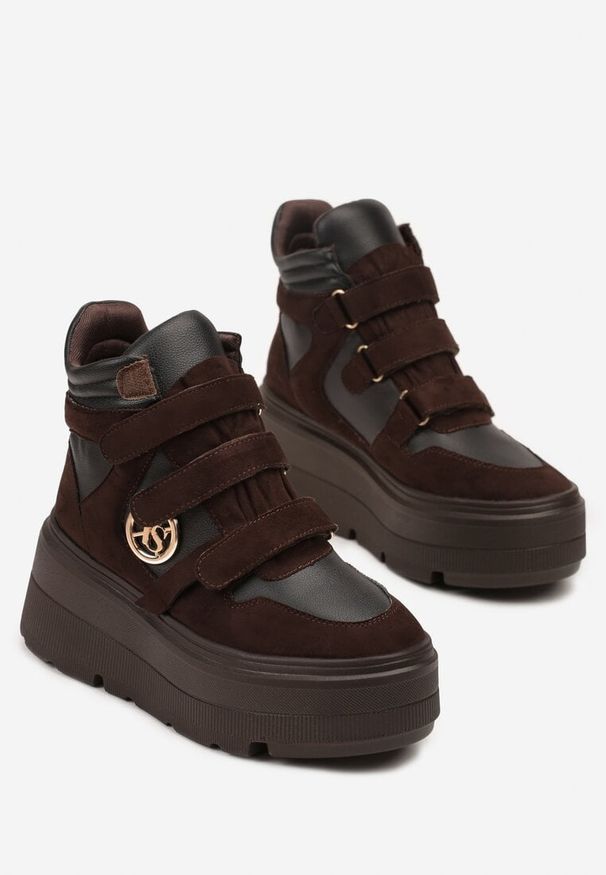 Born2be - Brązowe Botki Vices w Stylu Sneakersów na Platformie Afirriva. Okazja: na co dzień. Zapięcie: rzepy. Kolor: brązowy. Materiał: jeans. Wzór: aplikacja. Obcas: na platformie. Wysokość obcasa: średni