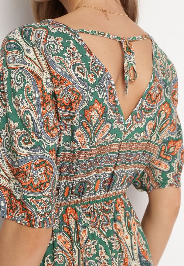 Born2be - Zielono-Brązowa Sukienka Maxi z Wiskozy w Stylu Boho z Wzorem Paisley i Gumką w Pasie Naroli. Kolor: zielony. Materiał: wiskoza. Wzór: paisley. Styl: boho. Długość: maxi