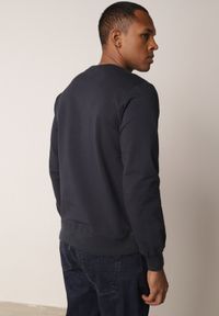 Born2be - Granatowa Bluza o Klasycznym Kroju z Bawełną Merinne. Okazja: na co dzień. Kolor: niebieski. Materiał: bawełna. Styl: klasyczny #2