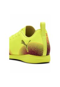 Puma - Młodzieżowe halowe buty piłkarskie FUTURE 8 PLAY IT PUMA. Kolor: żółty, wielokolorowy, różowy, czarny. Materiał: guma, syntetyk. Szerokość cholewki: normalna. Sport: piłka nożna