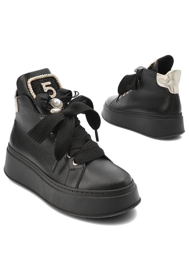 CheBello - Czarne Sneakersy Chebello Eleganckie Obuwie Damskie Z Broszką. Kolor: czarny. Materiał: materiał. Sezon: jesień. Obcas: na obcasie. Styl: elegancki. Wysokość obcasa: średni