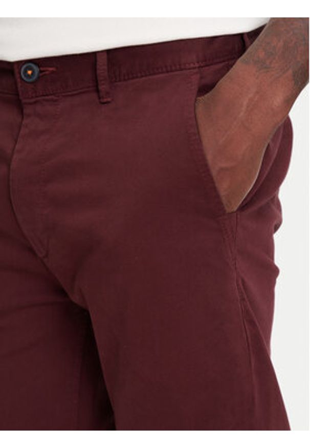 BOSS Chinosy 50510933 Bordowy Slim Fit. Kolor: czerwony. Materiał: bawełna