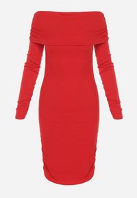 Born2be - Czerwona Sukienka Midi Hiszpanka z Ozdobnym Drapowaniem Sarielni. Typ kołnierza: dekolt hiszpanka. Kolor: czerwony. Długość rękawa: długi rękaw. Długość: midi #4