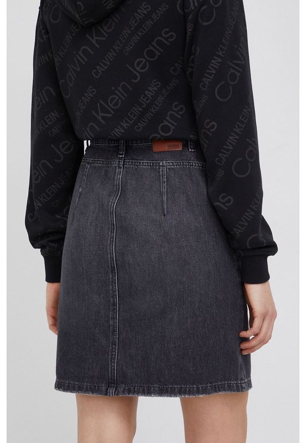 Drykorn Spódnica jeansowa Belou kolor szary mini prosta. Okazja: na co dzień. Stan: podwyższony. Kolor: szary. Materiał: jeans. Styl: casual