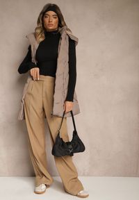 Renee - Ciemnobeżowa Pikowana Kamizelka z Odpinanym Kapturem Tulanea. Okazja: na co dzień. Kolor: beżowy. Materiał: jeans. Styl: casual #4