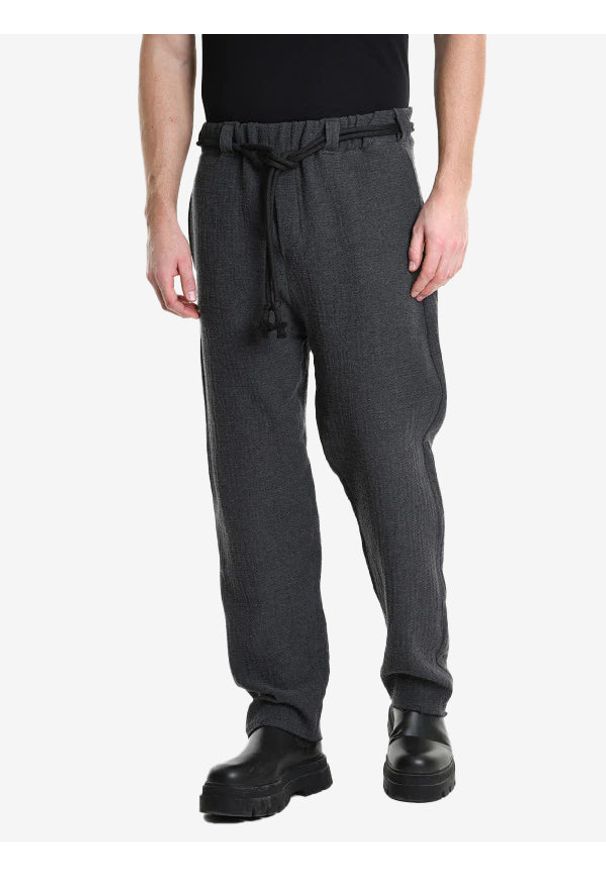 Xagon Man Spodnie | 2MD240 | Mężczyzna | Szary. Okazja: na co dzień. Kolor: szary. Materiał: poliester, bawełna. Wzór: aplikacja. Styl: elegancki, casual
