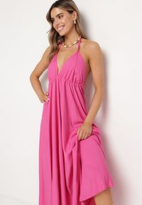 Born2be - Fuksjowa Sukienka z Wiskozy o Mocno Rozkloszowanym Fasonie Wiązana na Szyi Uldren. Okazja: na co dzień, na spacer. Kolor: różowy. Materiał: wiskoza. Sezon: lato. Typ sukienki: rozkloszowane. Styl: casual #3