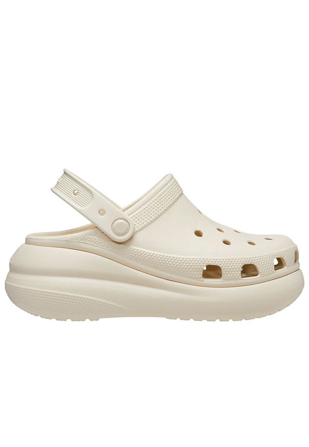 Klapki Crocs Classic Crush Clog 207521-2Y2 - kremowe. Kolor: kremowy. Materiał: materiał. Sezon: lato. Obcas: na platformie. Styl: klasyczny