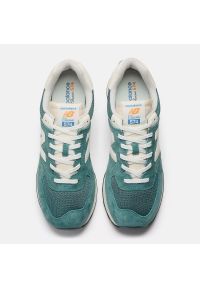 Sneakersy męskie New Balance U574VPG. Okazja: na co dzień, do pracy, na spacer. Kolor: zielony. Model: New Balance 574. Sport: turystyka piesza #3