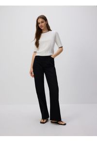 Reserved - Dzianinowa bluzka z wiskozą - złamana biel. Materiał: dzianina, wiskoza. Wzór: ażurowy #1