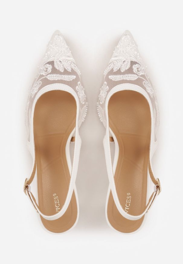 Renee - Białe Czółenka Slingback z Siateczki VICES na Klepsydrze z Haftem i Koralikami Vilin. Okazja: na wesele, na imprezę, na ślub cywilny. Zapięcie: pasek. Kolor: biały. Wzór: haft. Styl: klasyczny, elegancki