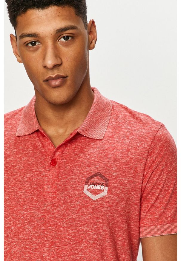 Jack & Jones - Polo. Okazja: na co dzień. Typ kołnierza: polo. Kolor: czerwony. Materiał: bawełna, poliester, dzianina. Długość: krótkie. Wzór: gładki. Styl: casual