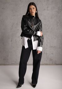 Renee - Czarna Kurtka Ramoneska Bomber z Kieszeniami z Klapami Nealira. Okazja: na co dzień. Kolor: czarny. Materiał: skóra, poliester. Styl: rockowy, casual #9