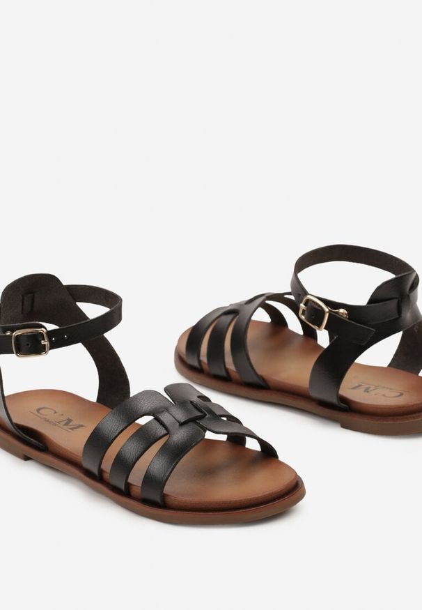 Born2be - Czarne Sandały z Wycięciami Zapinane wokół Kostki Chillora. Kolor: czarny. Sezon: lato