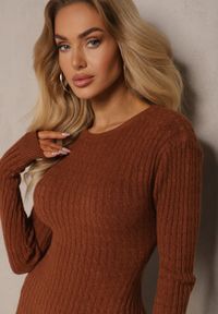Renee - Brązowa Mini Sukienka z Dzianinowego Materiału o Prążkowanej Fakturze i Dopasowanym Kroju Theresia. Kolor: brązowy. Materiał: materiał, dzianina, prążkowany. Długość: mini