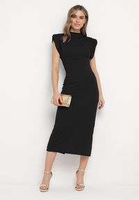 Born2be - Czarna Dopasowana Sukienka z Krótkim Rękawem i Poduszkami na Ramionach z Rozcięciem Fionella. Kolor: czarny. Długość rękawa: krótki rękaw. Styl: elegancki #1