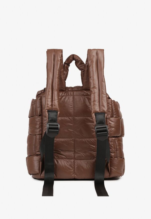 Born2be - Brązowy Pikowany Plecak w Stylu Puffer z Klapą i Ściągaczem Ruvitte. Kolor: brązowy. Materiał: dzianina, jeans, materiał. Styl: casual