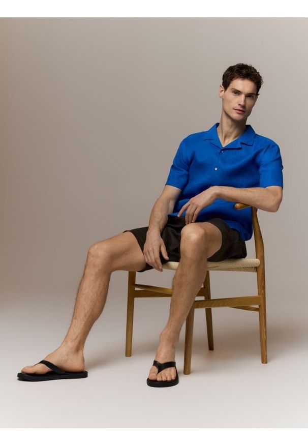 Reserved - Lniana koszula regular fit - niebieski. Kolor: niebieski. Materiał: len