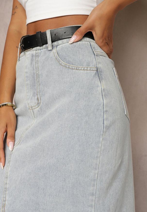 Renee - Jasnoniebieska Ołówkowa Spódnica Jeansowa z Ozdobnym Rozcięciem Lefrana. Kolor: niebieski. Materiał: jeans. Styl: elegancki