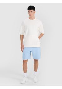4f - 4F Bluza dresowa z krótkim rękawem bez kaptura męska - biała XXL. Okazja: na co dzień. Typ kołnierza: bez kaptura. Kolor: biały. Materiał: dresówka. Długość rękawa: krótki rękaw. Długość: krótkie. Wzór: gładki, ze splotem. Styl: klasyczny, sportowy, casual