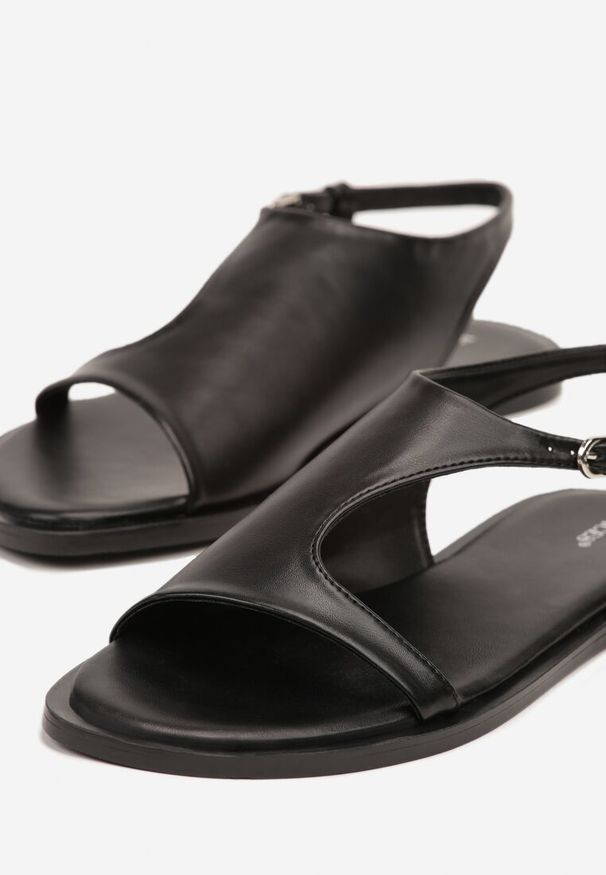 Born2be - Czarne Sandały Vices z Asymetryczną Cholewką Merira. Okazja: na co dzień, na imprezę. Kolor: czarny. Sezon: lato. Styl: elegancki, klasyczny, casual