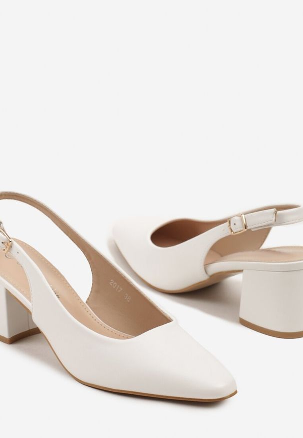 Renee - Białe Sandały na Słupku Typu Slingback Felvania. Okazja: na co dzień. Zapięcie: sprzączka. Kolor: biały. Obcas: na słupku. Styl: casual, elegancki, klasyczny