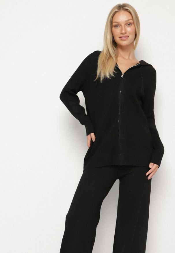Born2be - Czarny Komplet Dzianinowy z Wełną Bluza z Kapturem i Szerokie Spodnie Otisela. Kolor: czarny. Materiał: dzianina, wełna