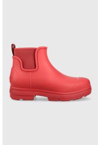 Ugg - UGG kalosze W Droplet damskie kolor czerwony. Nosek buta: okrągły. Kolor: czerwony. Materiał: wełna, włókno, guma #1