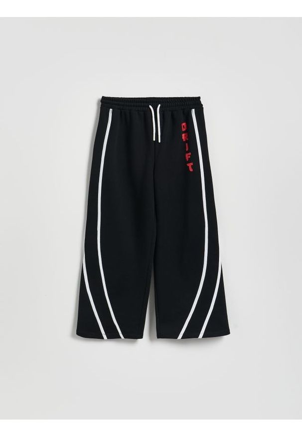 Reserved - Spodnie z lampasem - czarny. Kolor: czarny. Materiał: dzianina, wiskoza