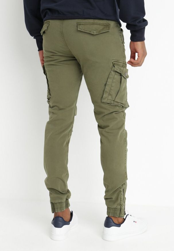 Born2be - Khaki Spodnie Bojówki Neaera. Okazja: na co dzień. Kolor: brązowy. Materiał: bawełna, tkanina. Długość: długie. Wzór: aplikacja. Styl: sportowy, casual