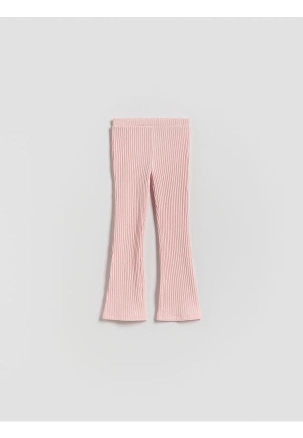 Reserved - Prążkowane spodnie flare - pastelowy róż. Kolor: różowy. Materiał: prążkowany