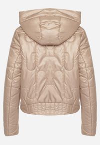 Born2be - Beżowa Pikowana Kurtka z Kapturem i Wsuwanymi Kieszeniami Terivel. Typ kołnierza: kaptur. Kolor: beżowy. Materiał: jeans. Styl: elegancki #4