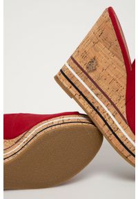 U.S. Polo Assn. Espadryle Sandały kolor czerwony na koturnie. Zapięcie: klamry. Kolor: czerwony. Materiał: materiał. Wzór: gładki. Obcas: na koturnie #4